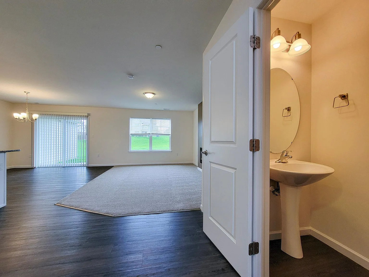 2 bed, 2.5 bath, 1400 sqft, $1,950 — Photo 3