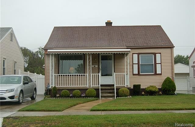 1st image of 1592 6th St