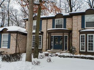 226 Grosse Pines Dr, Rochester Hills, MI 48309