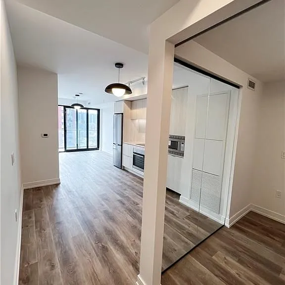 1 Jarvis St #905 — Photo 9