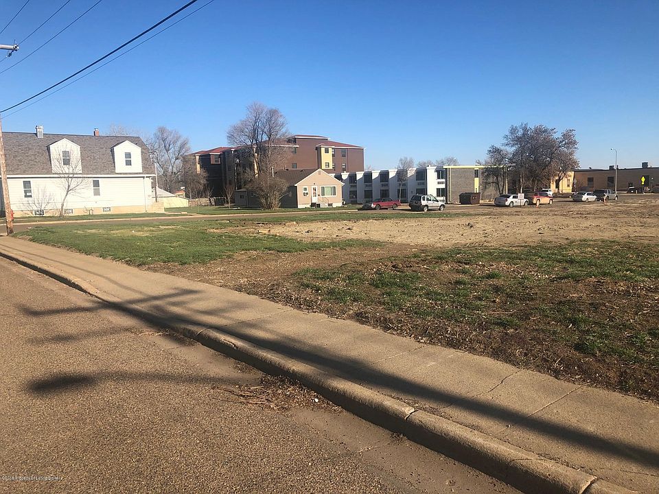 2nd image of W Villard St