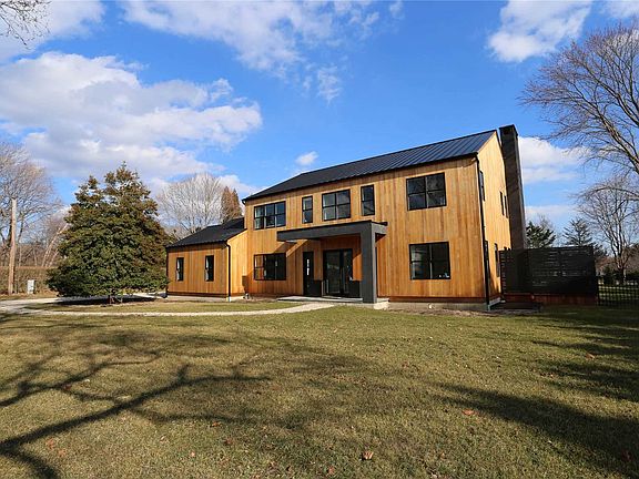 4th image of 56 Tanners Neck Ln