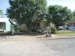 410 W Sabinal St, Uvalde, TX 78801