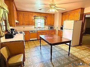 4th image of 19410 Oakwood Ln