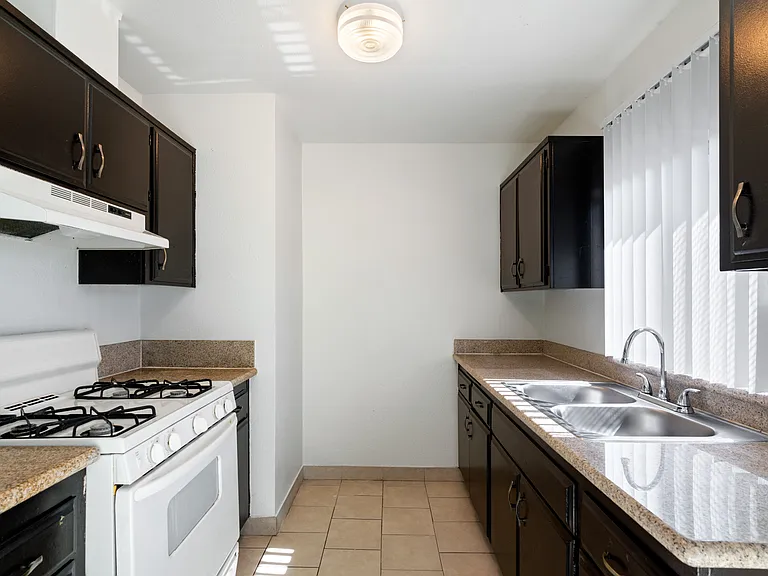 Thunderbird Apartments Kitchen