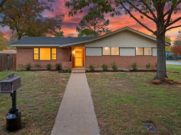 400 Bedford Ct W, Hurst, TX 76053