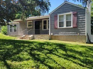 8739 Grant Rd, Saint Louis, MO 63123