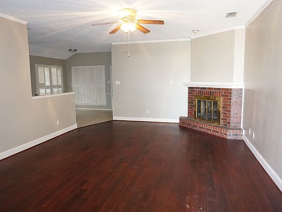 2nd image of 124 Frankford Ct