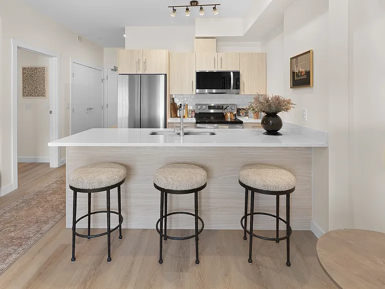 300 Rankin Dr — Photo 8