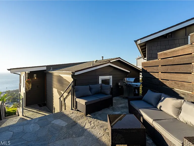 2192 Crestview Dr — Photo 48