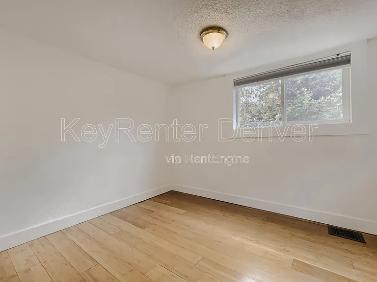 4870 Beach Ct — Photo 14
