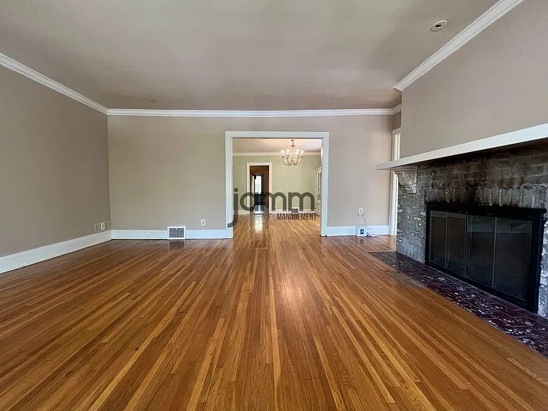 3232 Clarendon Rd — Photo 9