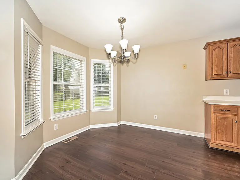 2619 Danbury Cir — Photo 7