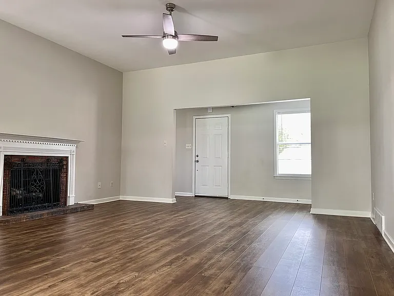 1492 Howling Dr — Photo 3