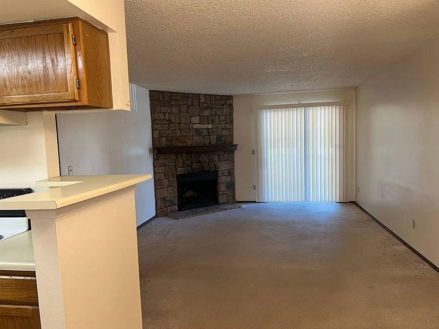 Welcome to this comfortable 1-bedroom, 1-bathroom — Photo 3