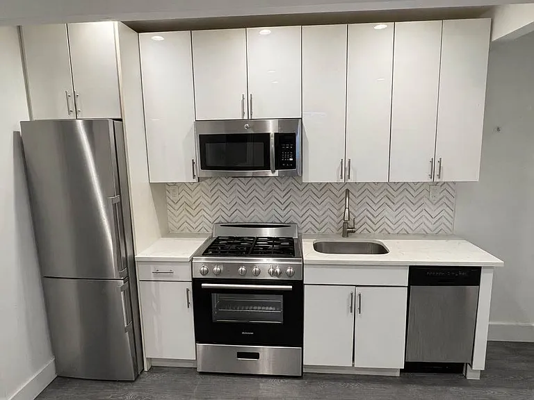 65 Seaman Ave #1J — Photo 2