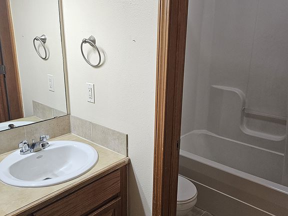 Master ensuite looking into the bathroom