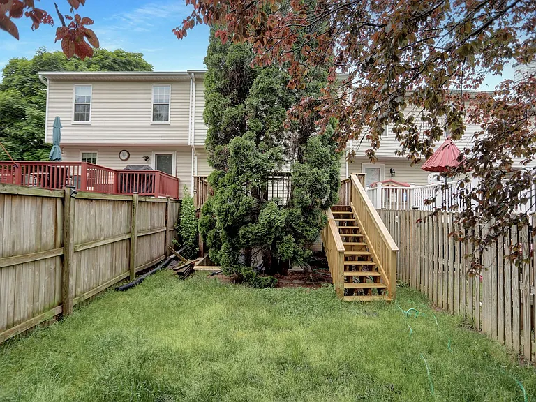 437 Ashton Ln — Photo 32