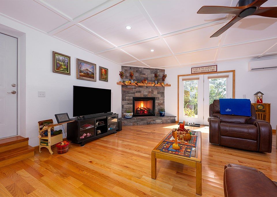 16th image of 124 Graystone Dr