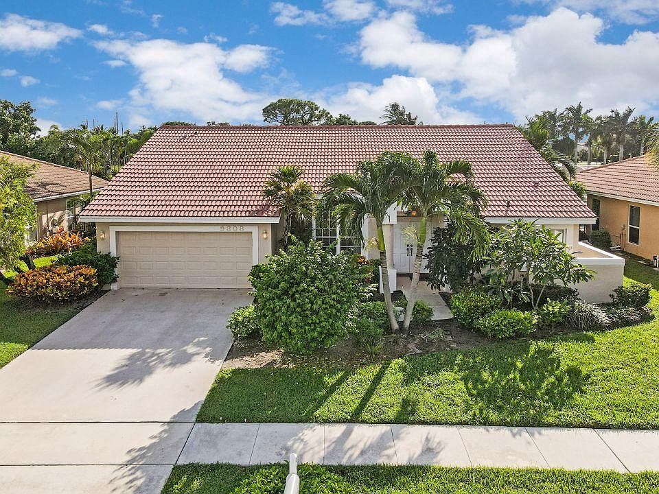 1st image of 9308 Lakeside Ln