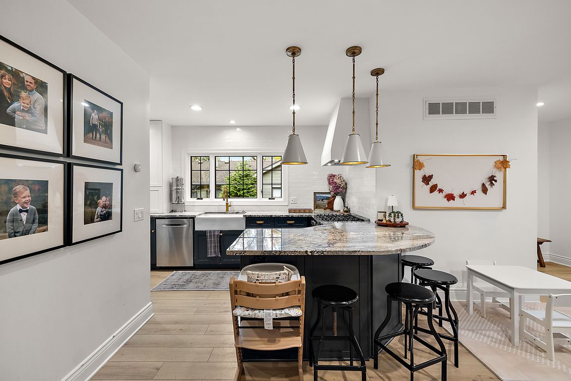 next background image