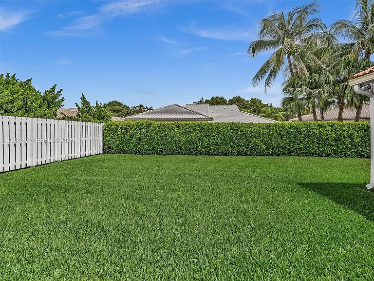 639 Verona Pl — Photo 69