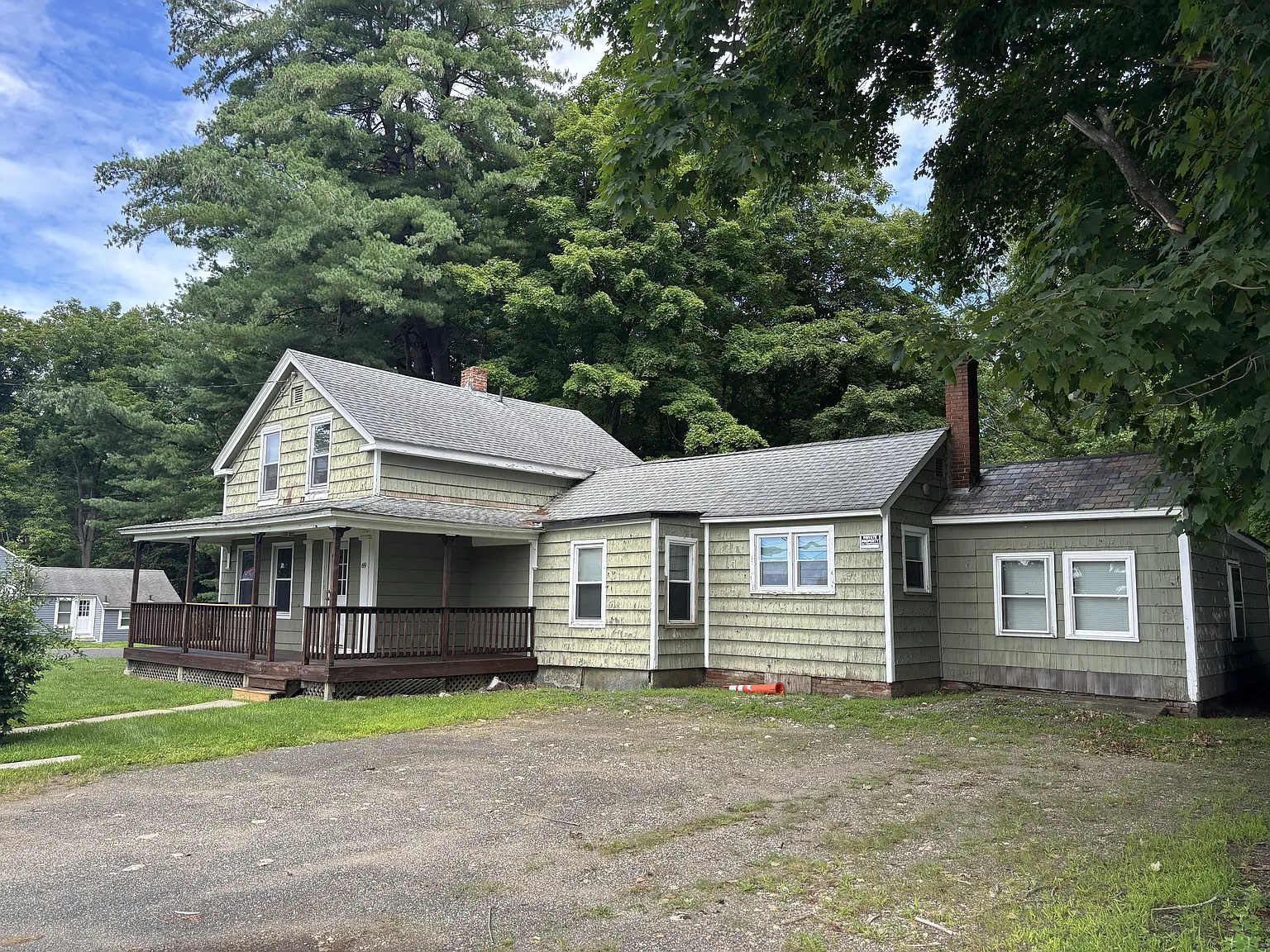 5 bed, 1746 sqft, $3,200 — Photo 2