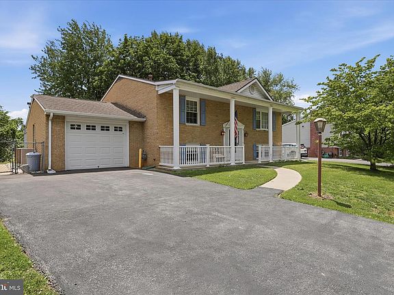 2nd image of 17813 Greentree Ter
