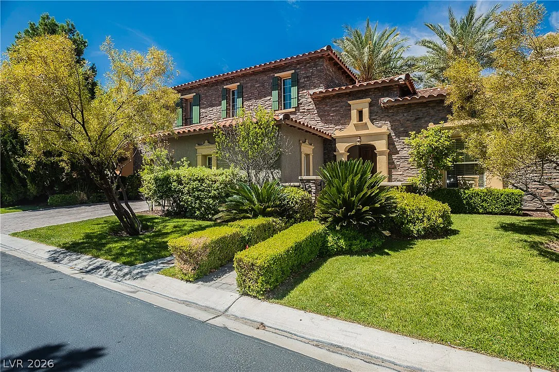 5 bed, 5.5 bath, 5098 sqft, $14,800 — Photo 2
