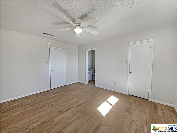 5th image of 2312 Davis Ave