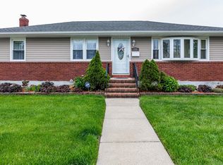 288 Wheeler Ave, Valley Stream, NY 11580