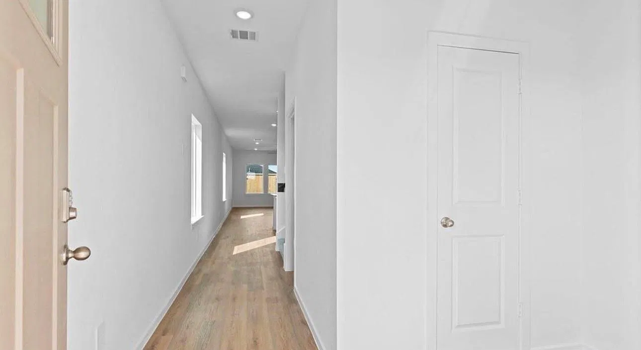 4 bed, 2.5 bath, $2,550 — Photo 2