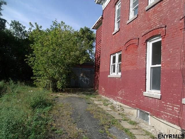 2nd image of 48 Union St
