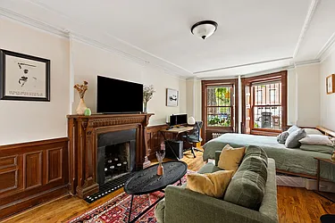 19 Seventh Avenue