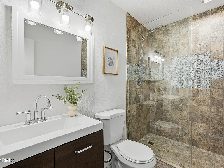 8725 E Coronado Rd — Photo 31