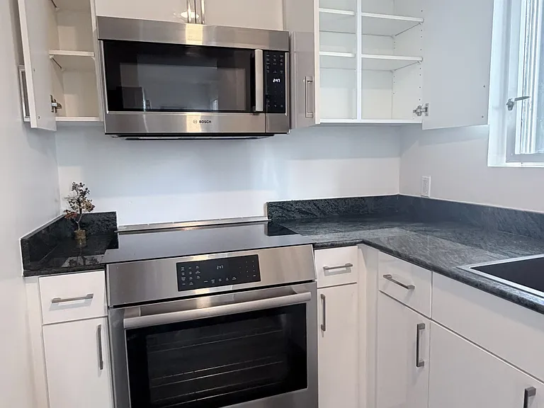 308 E 38th St #19/20B — Photo 5