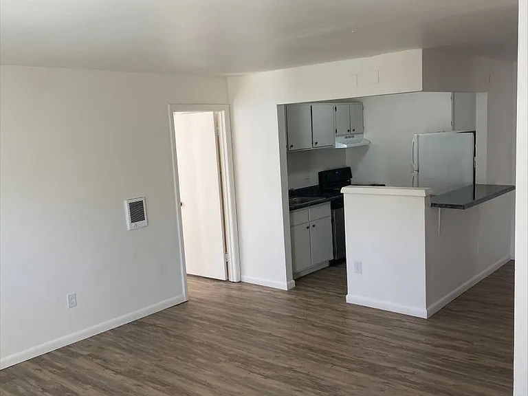 University Park Apartments near Cornell University — Photo 108