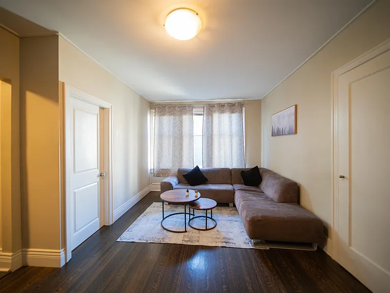 935 Jervis St #5 — Photo 8
