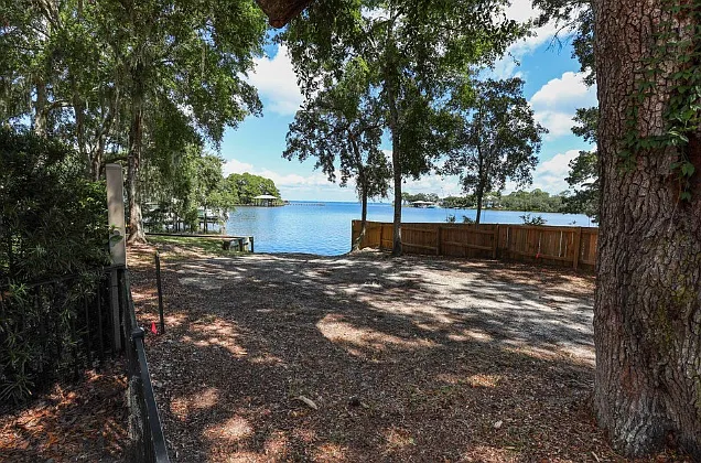 159 Beacon Point Dr