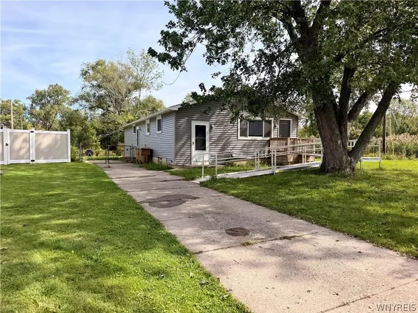 74 Joel Dr, Depew, NY 14043