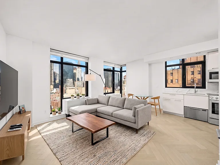 49 E 34th St #14C — Photo 1