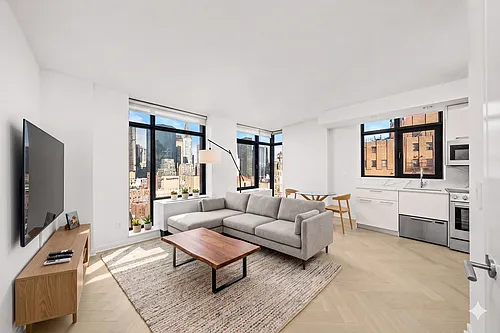 49 E 34th St #14C Photo 1