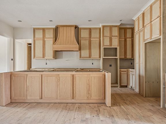 4th image of 105 Desperado Way