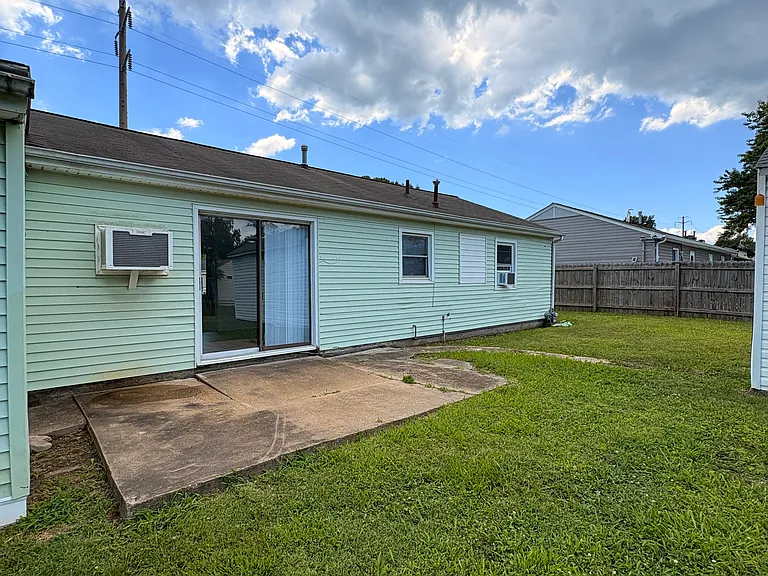 1821 Andrews Blvd — Photo 28
