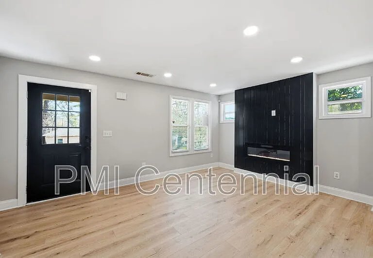 562 Gary Rd NW — Photo 9