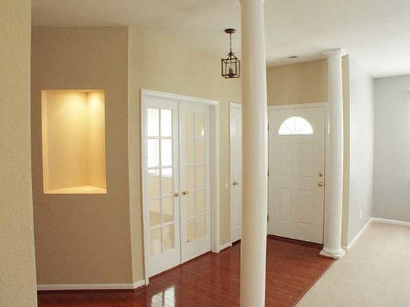 4th image of 829 Brittlebank Dr