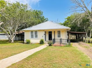 108 Nieman St, Yoakum, TX 77995
