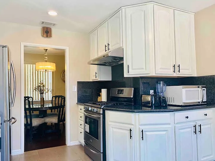 3 bed, 1150 sqft, $3,900 — Photo 2