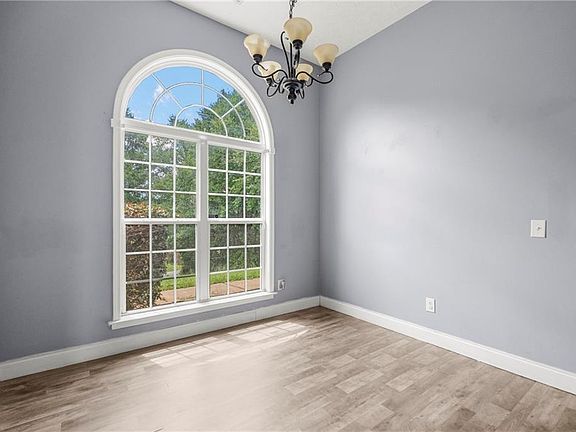 4th image of 60 Duke Dr