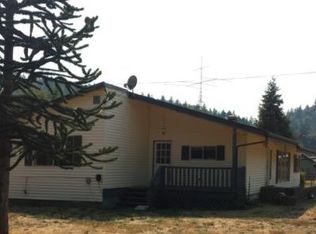 739 NE Bond St, Myrtle Creek, OR 97457